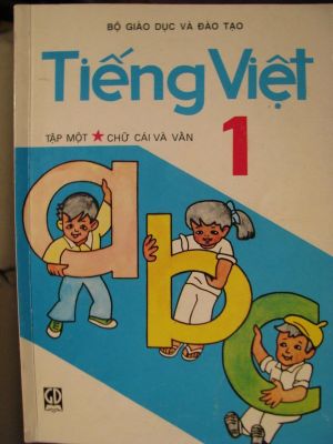 Vietnamese language teaching book for 7 year old pupils A.jpg